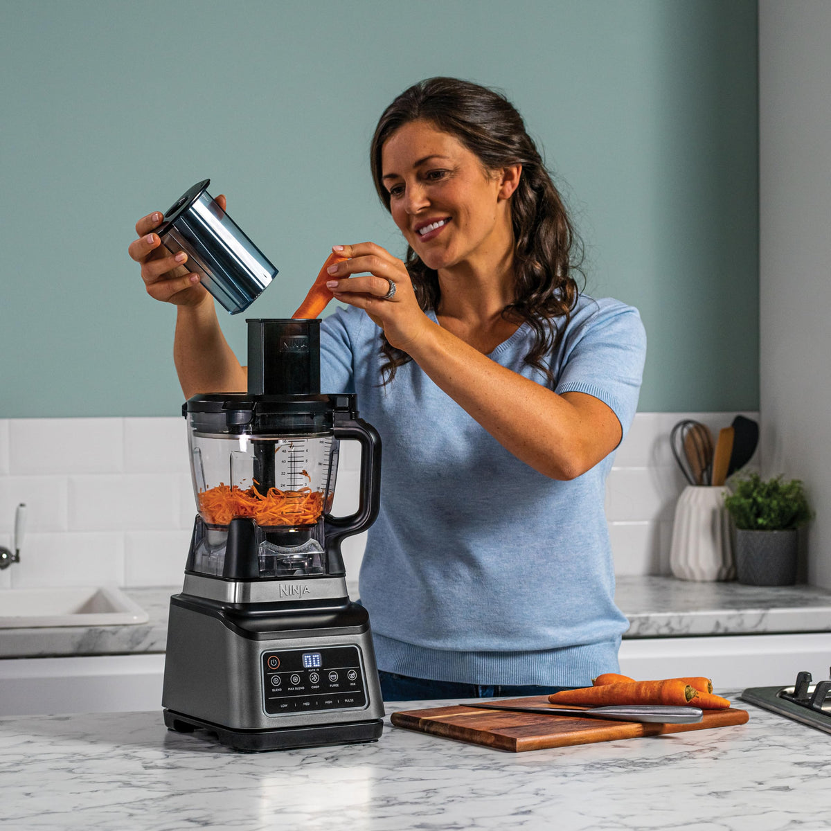 Ninja 3-in-1 Food Processor & Blender with 5 Automatic Programs: Blend, Max Blend, Chop, Mix, Puree, 1.8L Bowl, 2.1L Jug, 700ml Cup, 1200W, Dishwasher Safe Parts, Auto-iQ, Black BN800UK - View 4