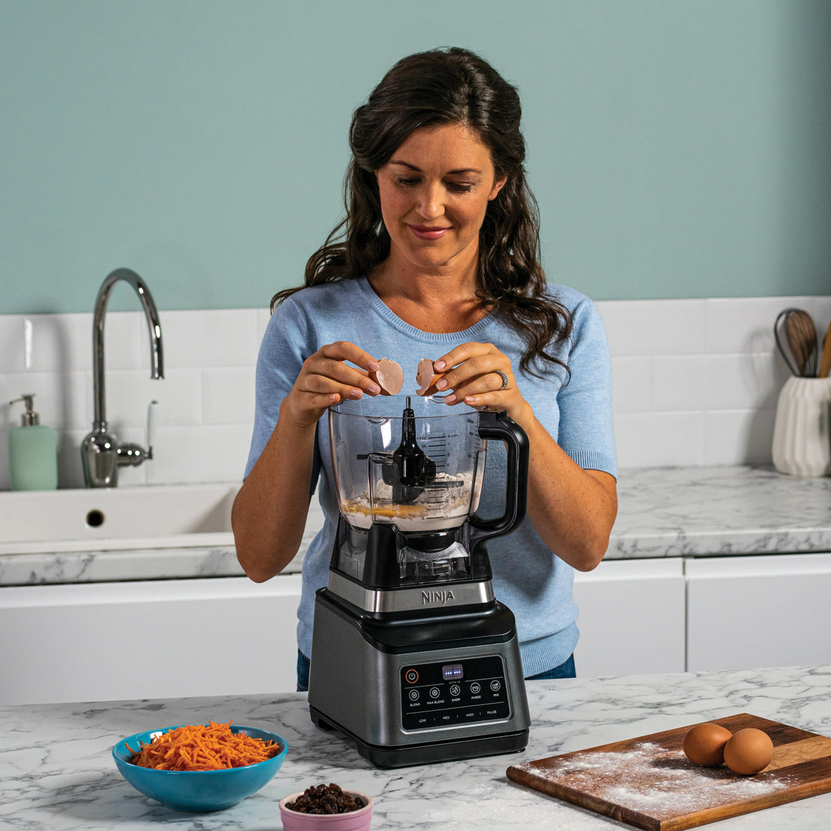Ninja 3-in-1 Food Processor & Blender with 5 Automatic Programs: Blend, Max Blend, Chop, Mix, Puree, 1.8L Bowl, 2.1L Jug, 700ml Cup, 1200W, Dishwasher Safe Parts, Auto-iQ, Black BN800UK — image 3